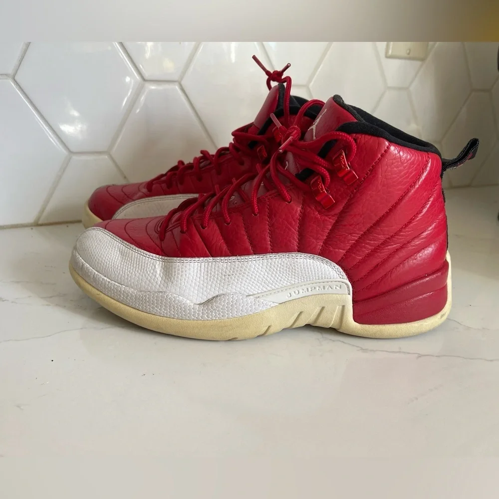 ❤️❤️❤️Michael Jordan 12 Leather Gym Red.  Size 9. 2016